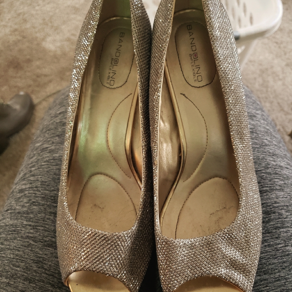 Silver sparkly pumps